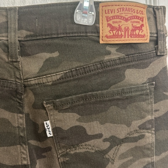Levi’s 311 Shaping Skinny Jeans, Size 30 x 30, Color: Olive Camo - Picture 4 of 7